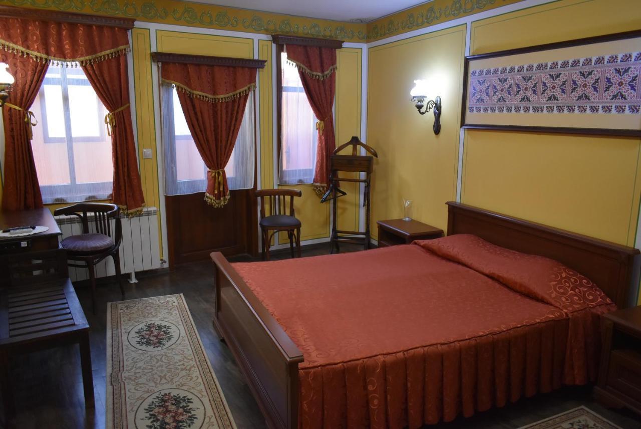 פלובדיב Family Hotel At Renaissance Square מראה חיצוני תמונה