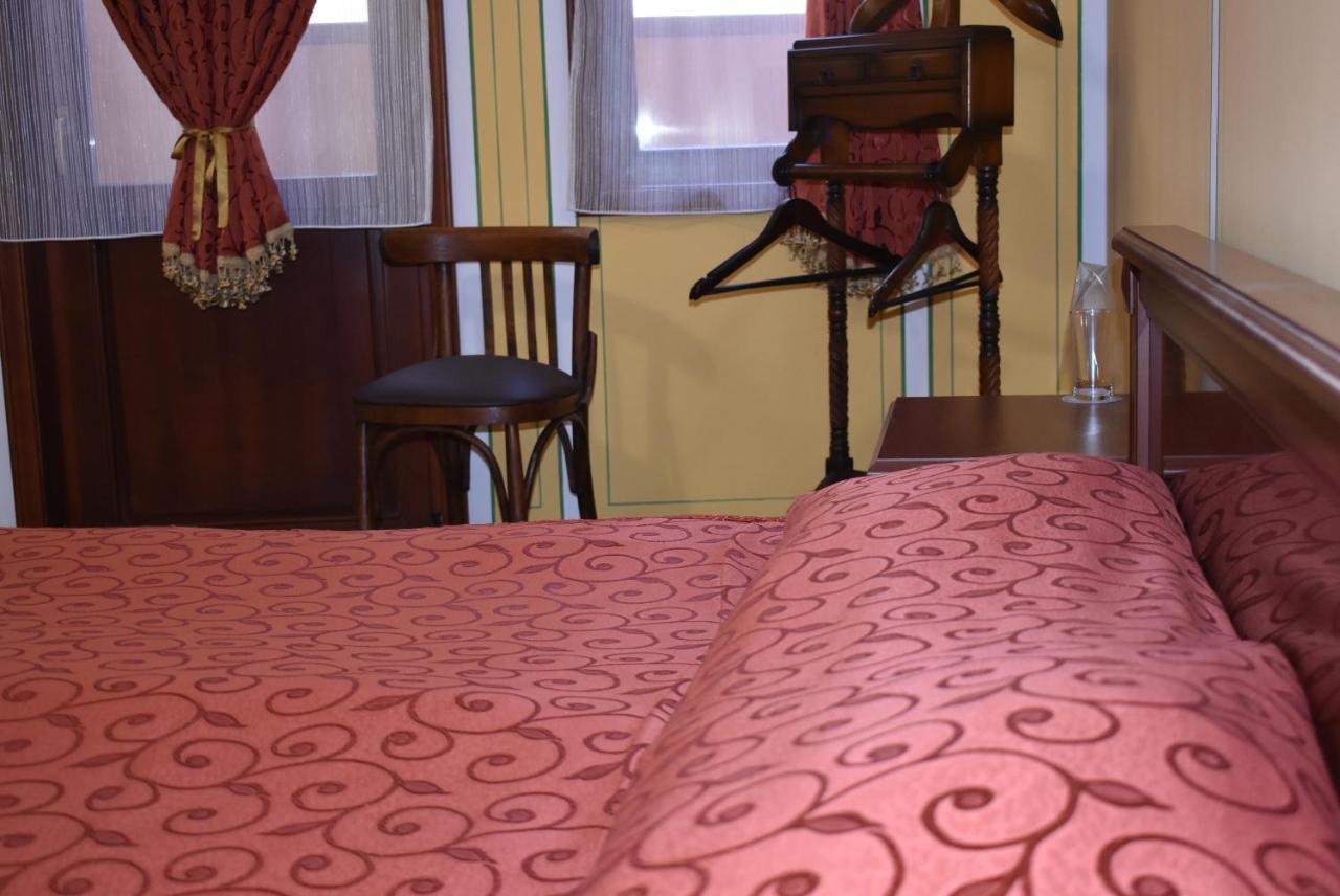 פלובדיב Family Hotel At Renaissance Square מראה חיצוני תמונה