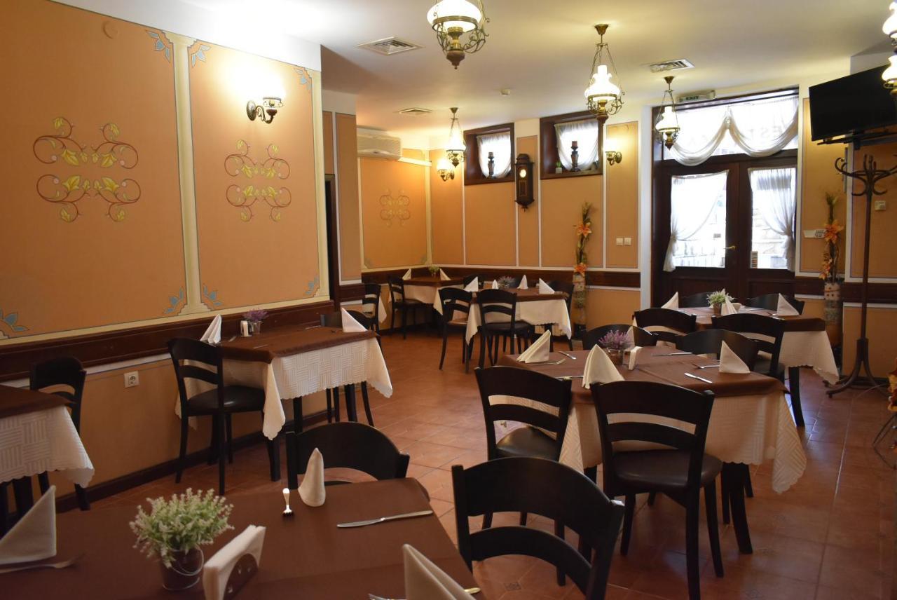 פלובדיב Family Hotel At Renaissance Square מראה חיצוני תמונה