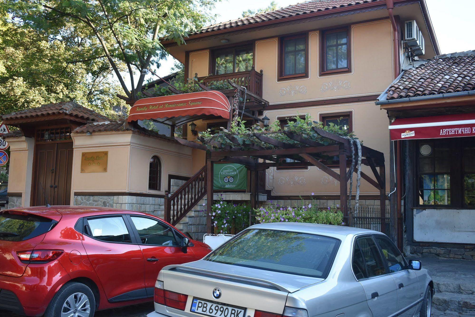 פלובדיב Family Hotel At Renaissance Square מראה חיצוני תמונה