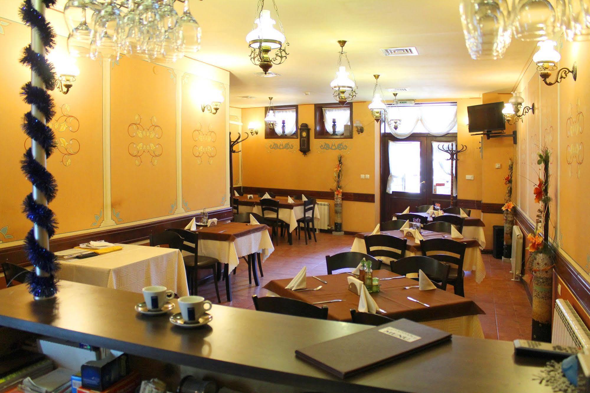 פלובדיב Family Hotel At Renaissance Square מראה חיצוני תמונה
