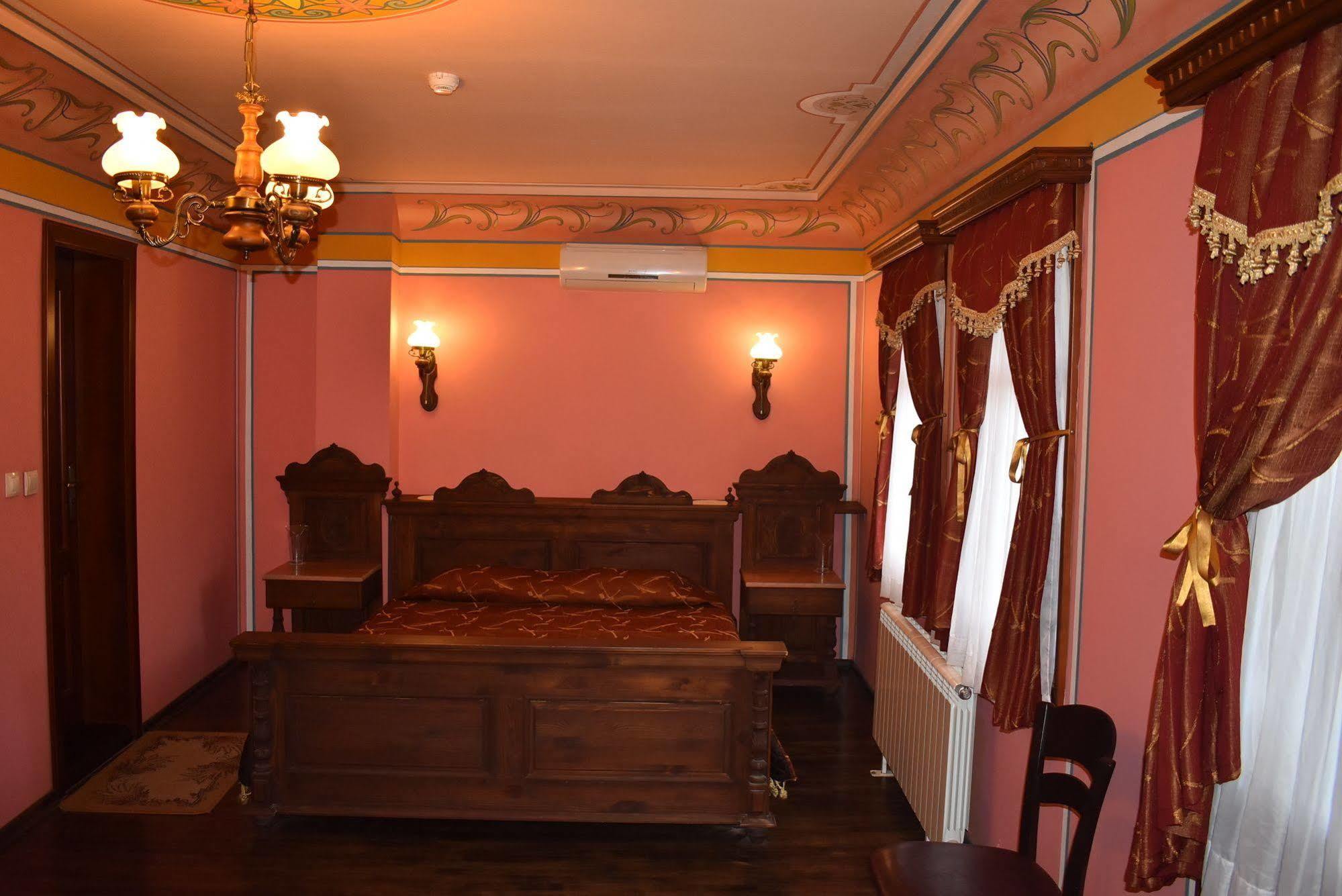 פלובדיב Family Hotel At Renaissance Square מראה חיצוני תמונה