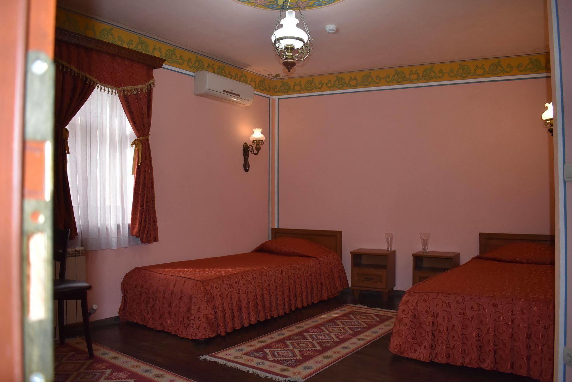 פלובדיב Family Hotel At Renaissance Square מראה חיצוני תמונה